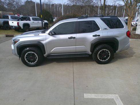 Used 2025 Toyota 4Runner TRD Off-Road Premium image 8