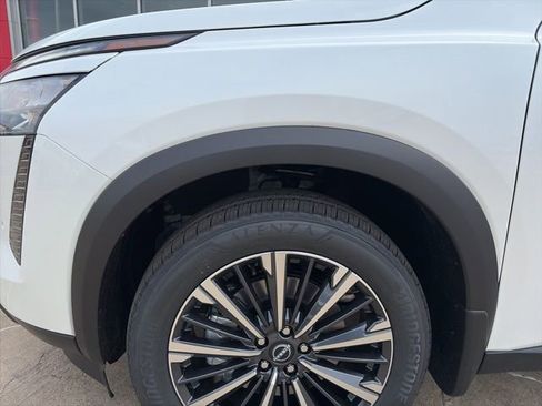 New 2026 Nissan Pathfinder Platinum image 7