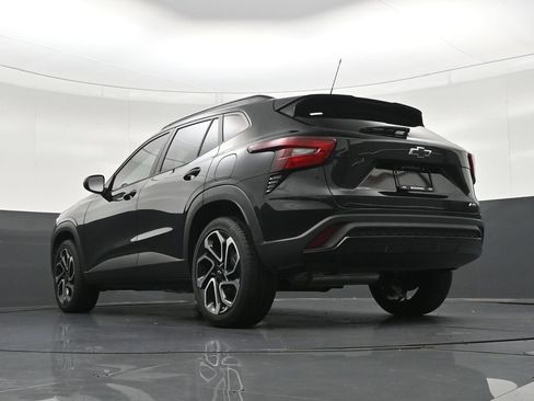 Used 2025 Chevrolet Trax RS w/ Driver Confidence Package FWD image 26