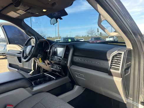 Used 2019 Ford F250 XLT w/ XLT Premium Package image 41