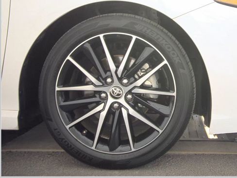 Used 2024 Toyota Camry SE image 11