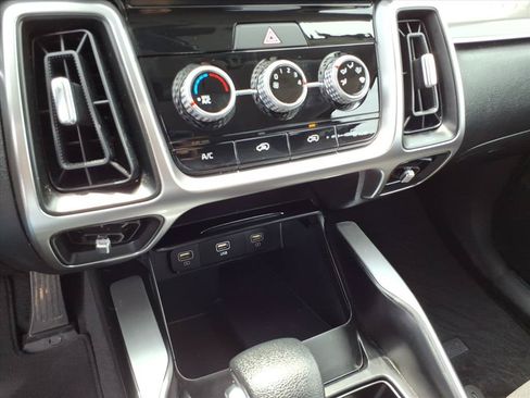 Used 2023 Kia Sorento LX AWD/4WD image 23