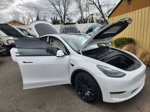 Used 2024 Tesla Model Y Performance image 30