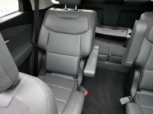 Used 2026 Ford Explorer Active w/ Active Comfort Package AWD/4WD image 12