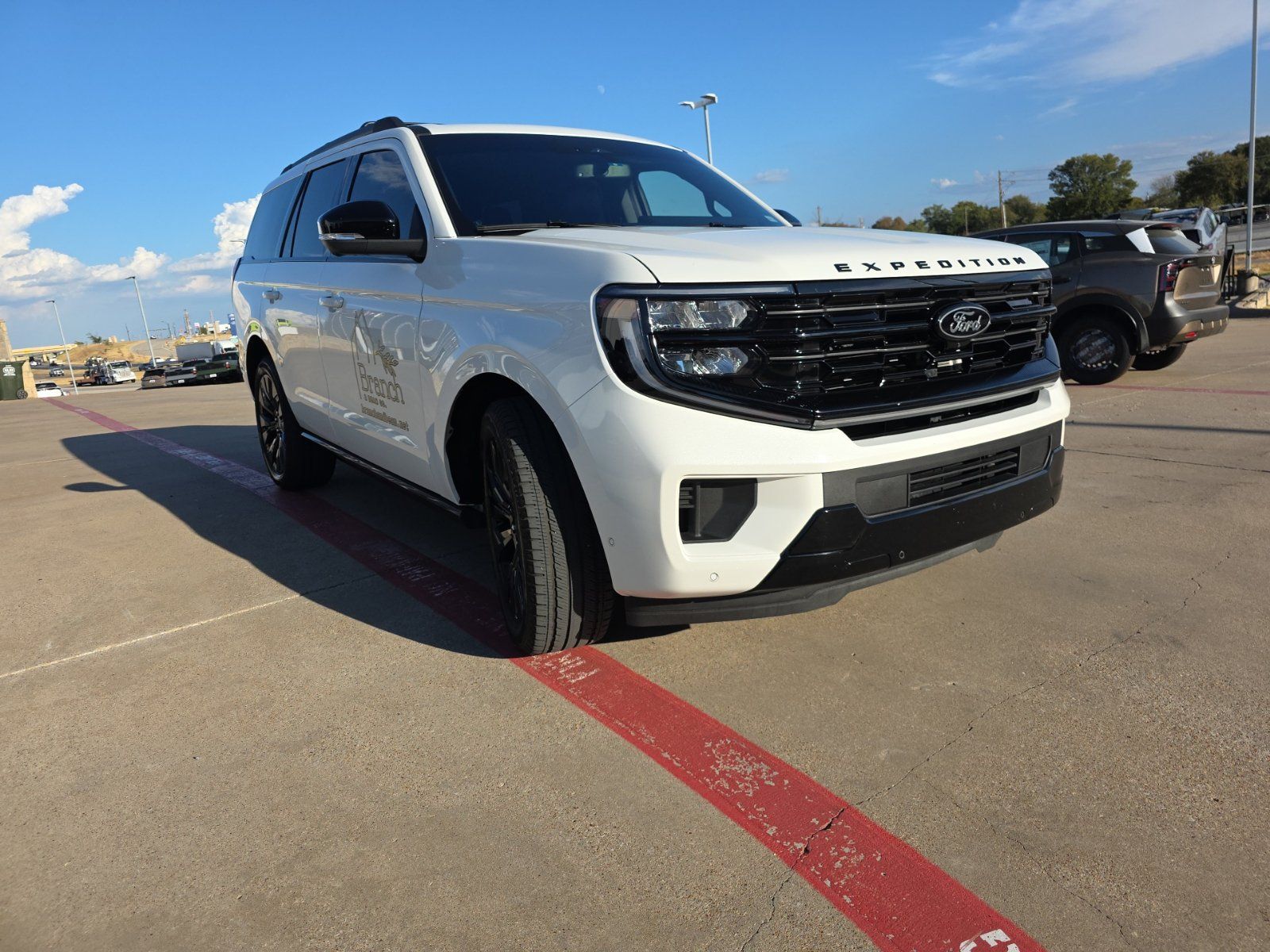 Used 2025 Ford Expedition Platinum w/ Stealth Appearance Package AWD/4WD image 3