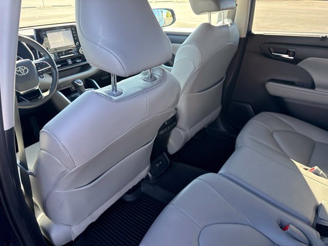 Used 2020 Toyota Highlander XLE AWD/4WD image 22