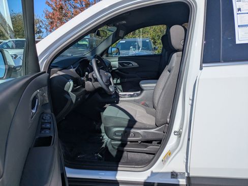 Used 2024 Chevrolet Traverse LT image 14