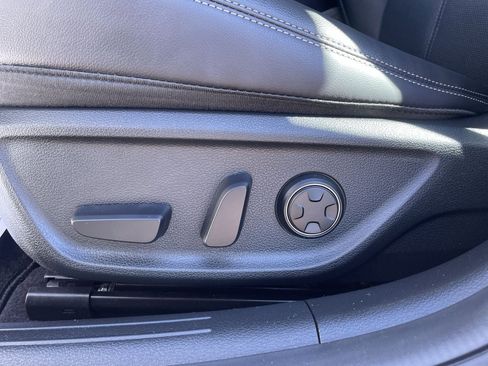 Used 2025 Genesis G70 2.5T image 20