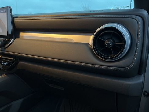 Used 2023 Chevrolet Colorado LT w/ LT Convenience Package III image 30