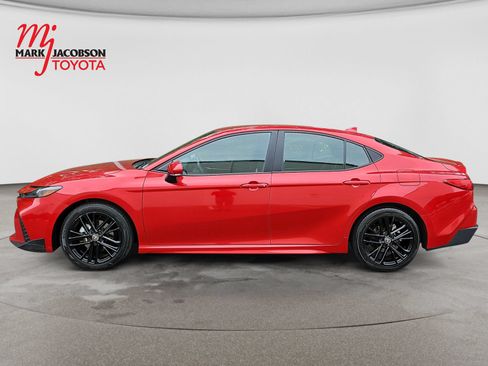 Used 2025 Toyota Camry SE FWD image 15