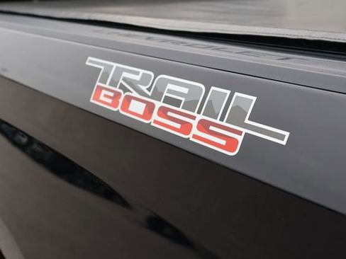 Used 2021 Chevrolet Silverado 1500 LT Trail Boss w/ Convenience Package II AWD/4WD image 6