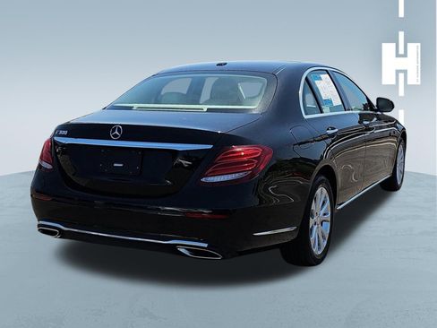 Used 2017 Mercedes-Benz E 300 image 4