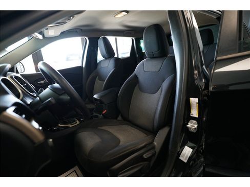Used 2016 Jeep Cherokee Sport AWD/4WD image 11