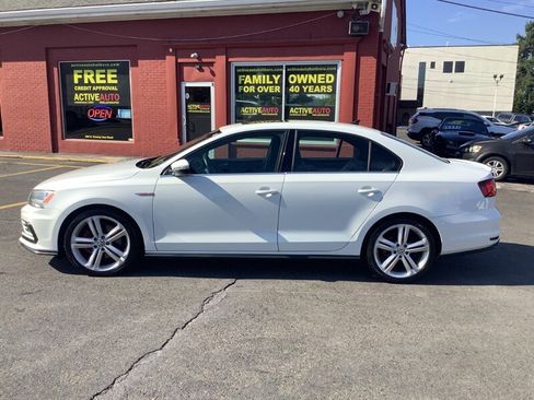 Used 2016 Volkswagen Jetta GLI SE FWD image 4