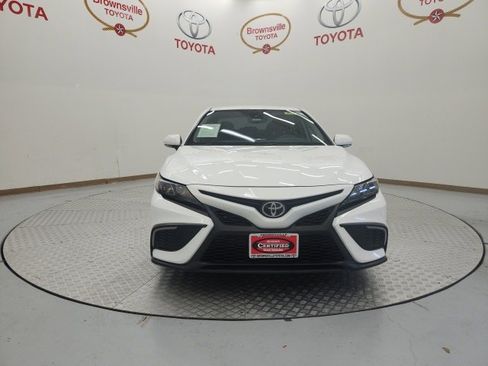 Used 2024 Toyota Camry SE image 4