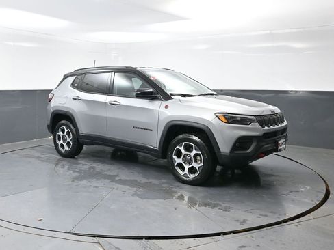 Used 2022 Jeep Compass Trailhawk w/ Trailhawk Elite Group image 5