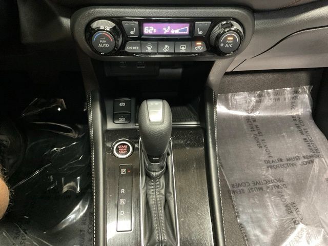 Used 2023 Nissan Kicks SR w/ SR Premium Package FWD image 38