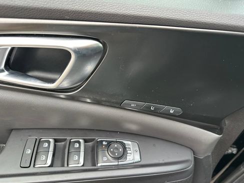 Used 2025 Kia Carnival SX w/ SX Dark Edition Package FWD image 22
