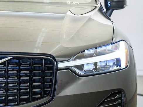 Certified 2025 Volvo XC60 B5 Core AWD/4WD image 9