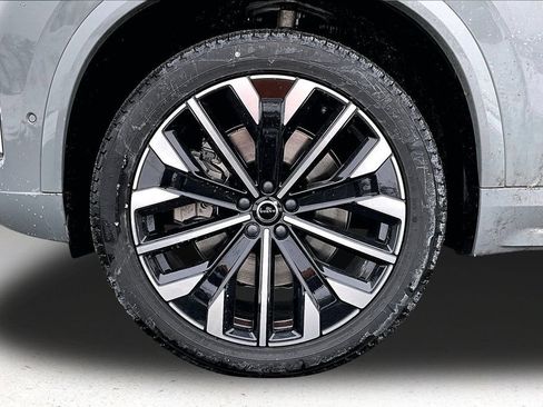 New 2026 Volvo XC90 T8 Plus w/ Protection Package Premier AWD/4WD image 13