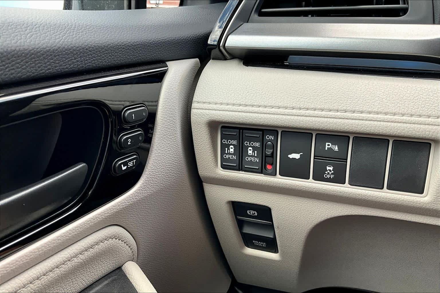 New 2026 Honda Odyssey Touring image 17