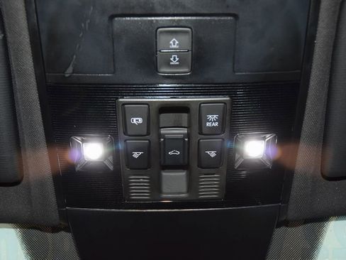 Used 2022 Volkswagen Tiguan SE AWD/4WD image 45