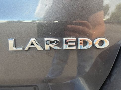 Used 2019 Jeep Grand Cherokee Laredo AWD/4WD image 29