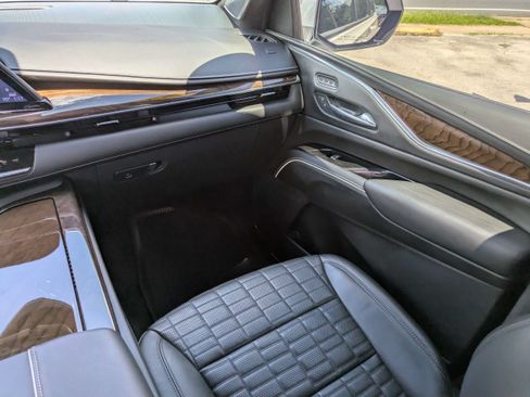 Used 2023 Cadillac Escalade ESV Sport Platinum RWD image 19