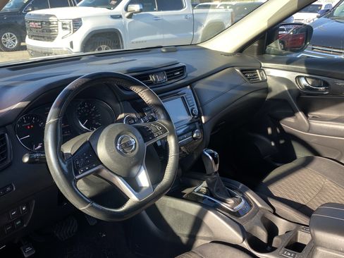 Used 2018 Nissan Rogue SV w/ Premium Package image 15