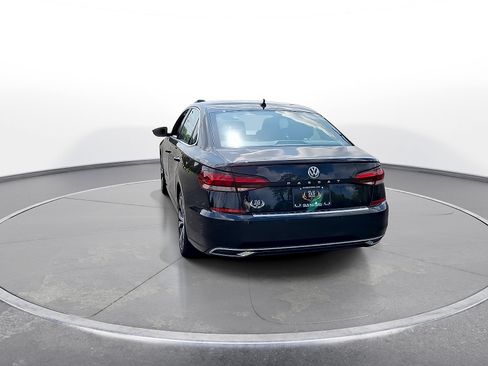 Used 2022 Volkswagen Passat 2.0T SE FWD image 7