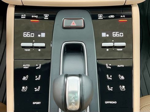 Certified 2026 Porsche Macan AWD/4WD image 18