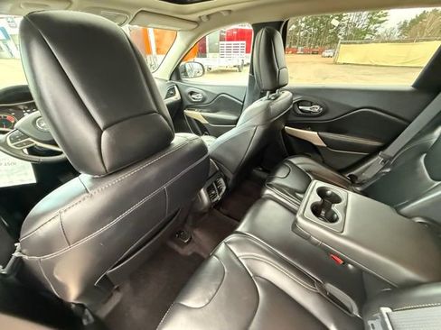 Used 2017 Jeep Cherokee Limited AWD/4WD image 29