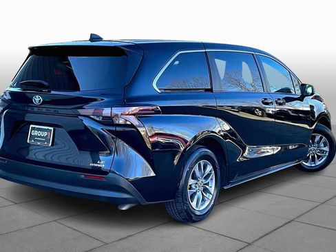 Used 2024 Toyota Sienna LE image 13