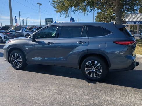 Used 2021 Toyota Highlander XLE image 6