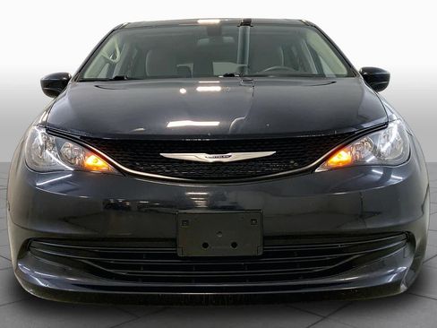 Used 2019 Chrysler Pacifica L FWD image 3