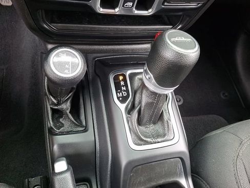 Used 2021 Jeep Gladiator Sport AWD/4WD image 15