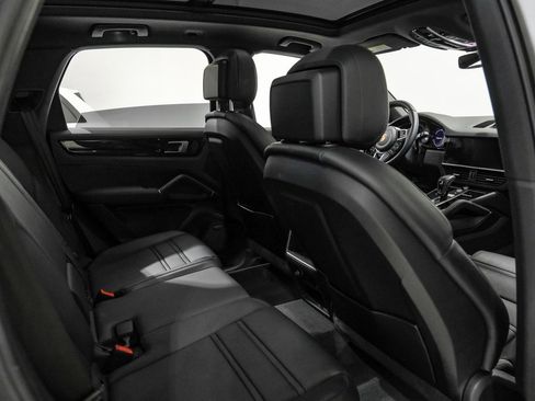 Used 2023 Porsche Cayenne image 33