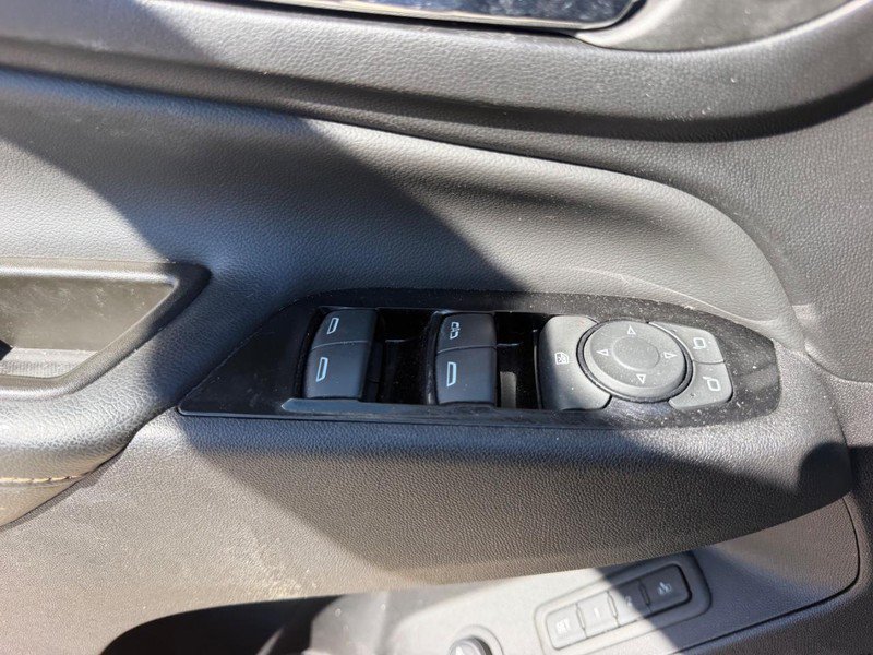 Used 2023 Chevrolet Equinox Premier FWD image 18