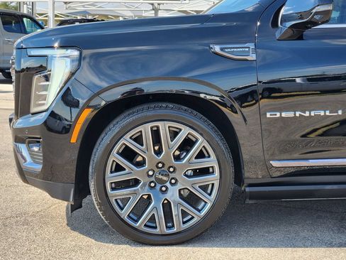 Certified 2025 GMC Yukon Denali Ultimate w/ LPO, Floor Liner Package AWD/4WD image 9