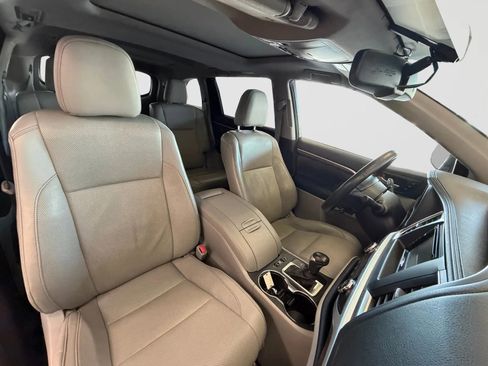 Used 2015 Toyota Highlander Limited AWD/4WD image 23