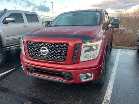 Used 2018 Nissan Titan PRO-4X image 3
