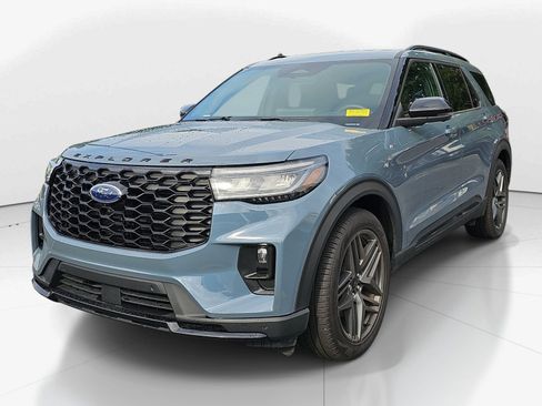 Used 2025 Ford Explorer ST-Line w/ Premium Package RWD image 7