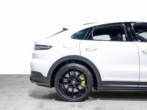 Used 2022 Porsche Cayenne Turbo S image 23