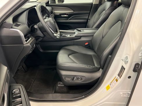 Used 2024 Toyota Grand Highlander AWD Hybrid image 18