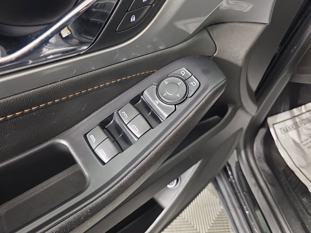 Used 2020 Chevrolet Traverse LT FWD image 13