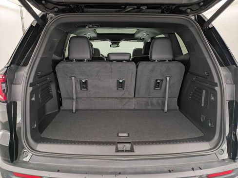 Used 2025 GMC Acadia AT4 w/ Luxury Package image 32