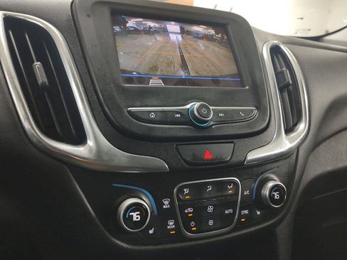 Used 2020 Chevrolet Equinox LT w/ Driver Convenience Package image 11