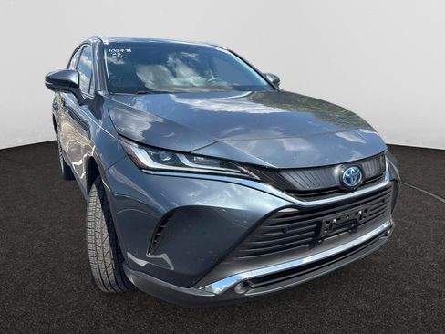 Used 2023 Toyota Venza XLE AWD/4WD image 3