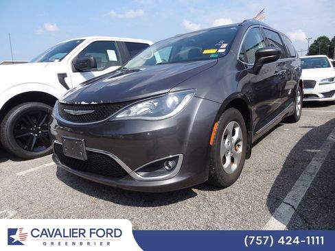Used 2017 Chrysler Pacifica Touring-L Plus FWD image 3