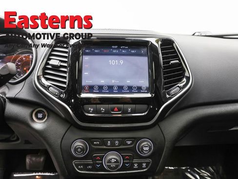 Used 2021 Jeep Cherokee Limited image 12